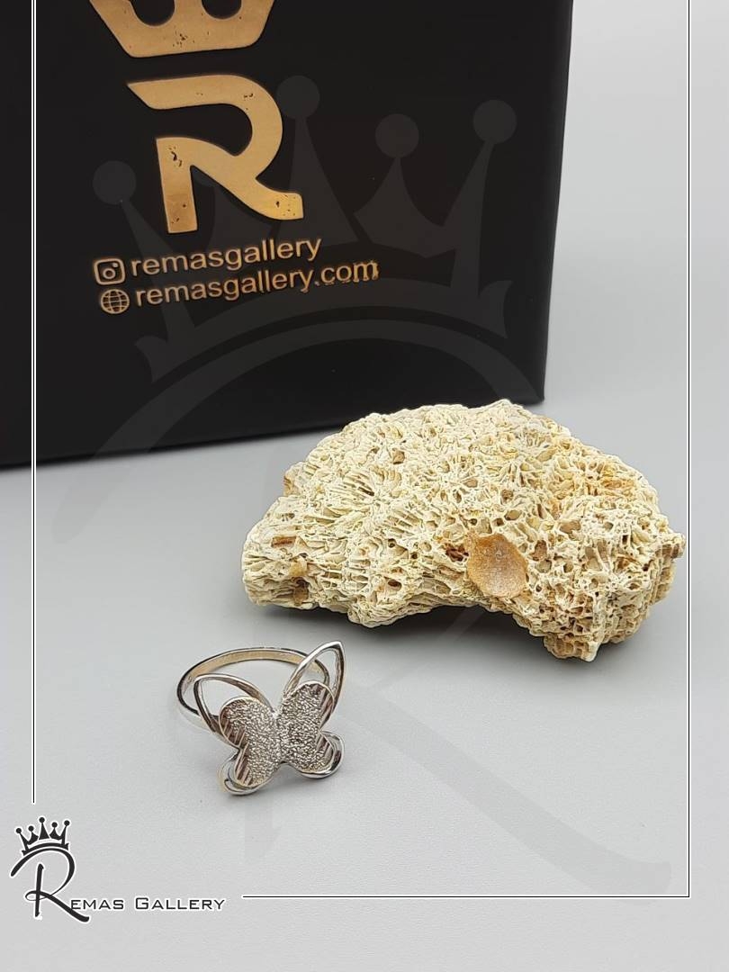 انگشتر پروانه