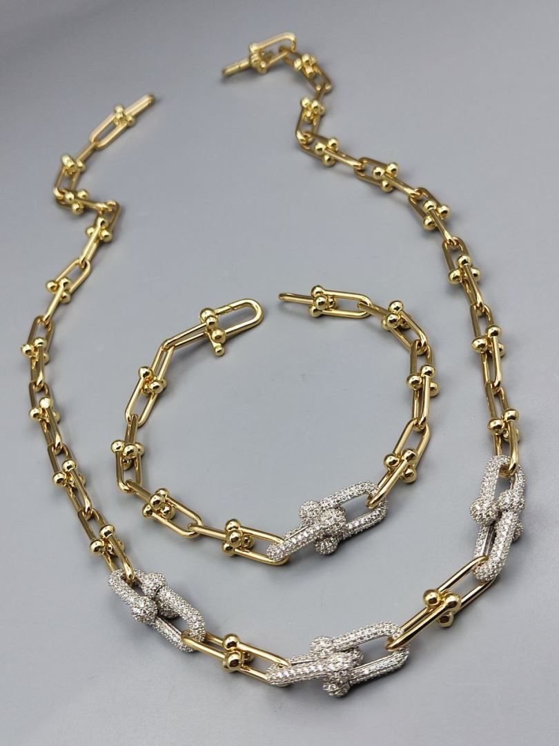 گردنبند و دستبند تیفانی