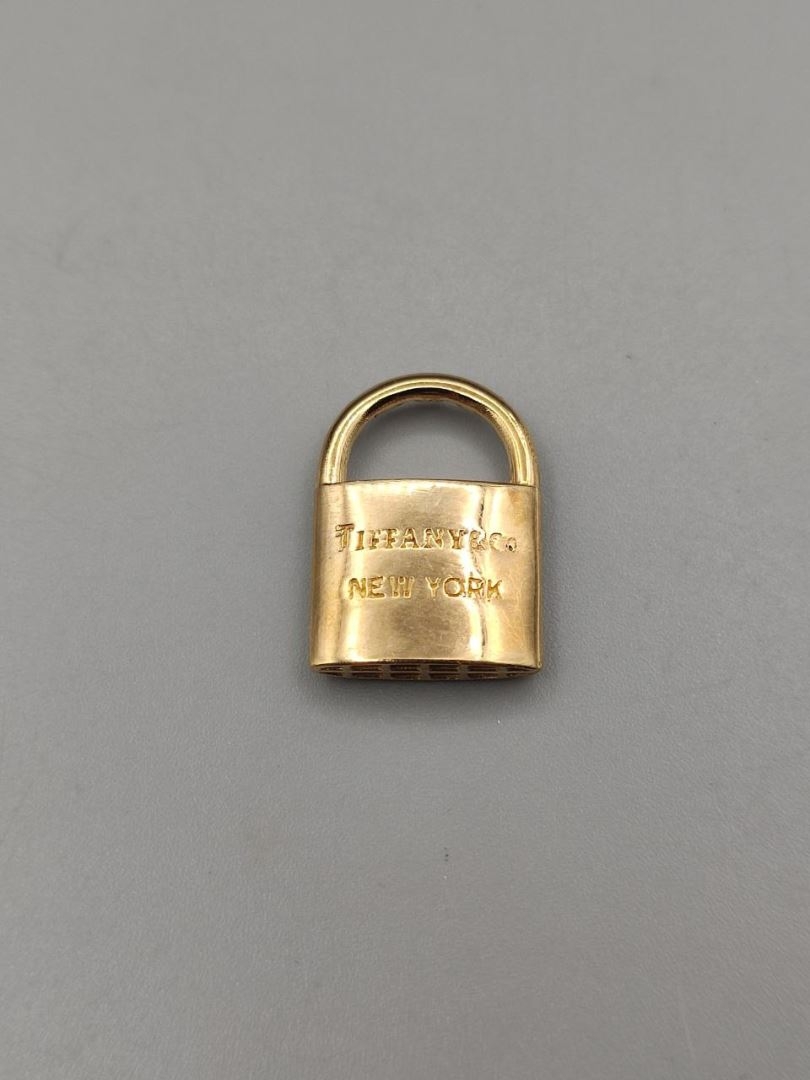 آویز قفل تیفانی