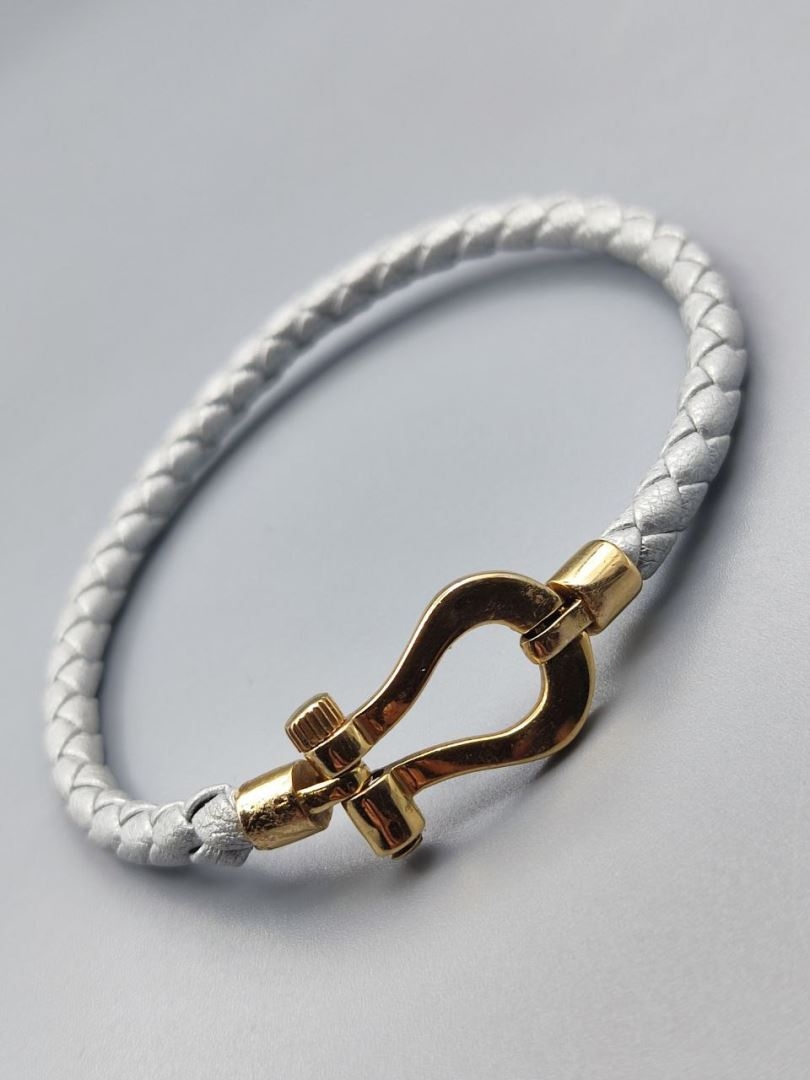 دستبند امگا