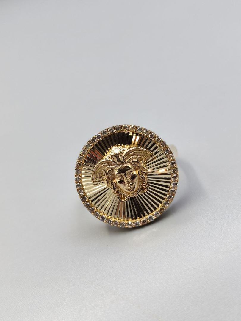 انگشتر ورساچه