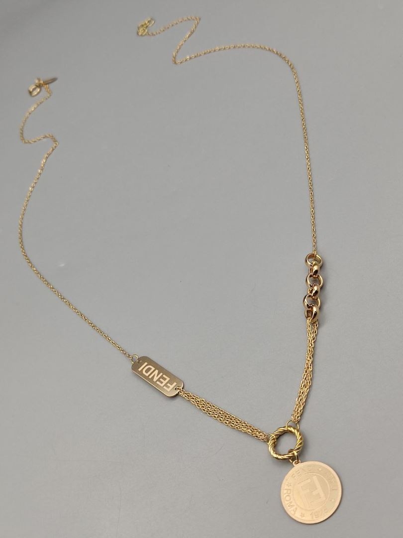 گردنبند فندی