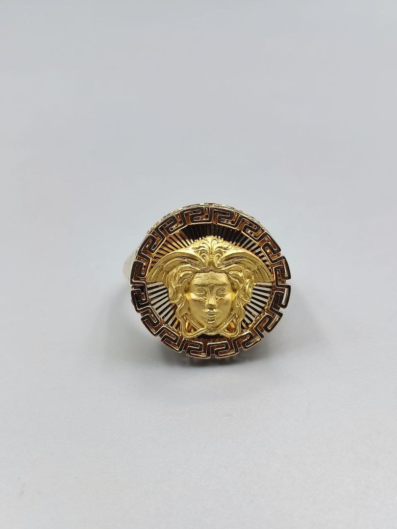 انگشتر ورساچه