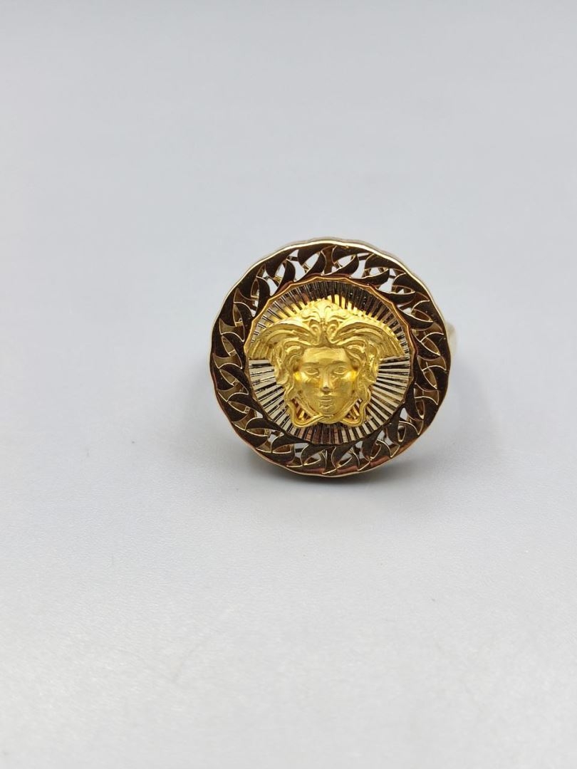 انگشتر ورساچه