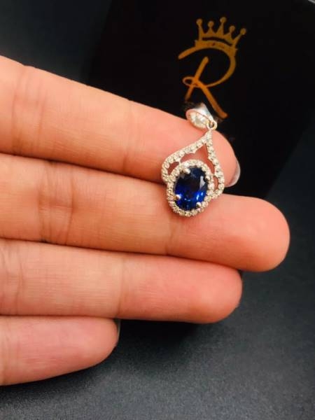 مدال تک جواهر یاقوت کبود