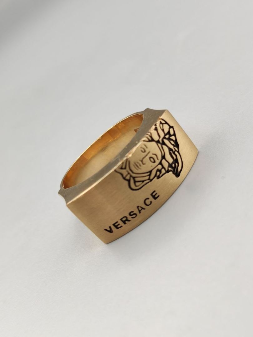 انگشتر ورساچه