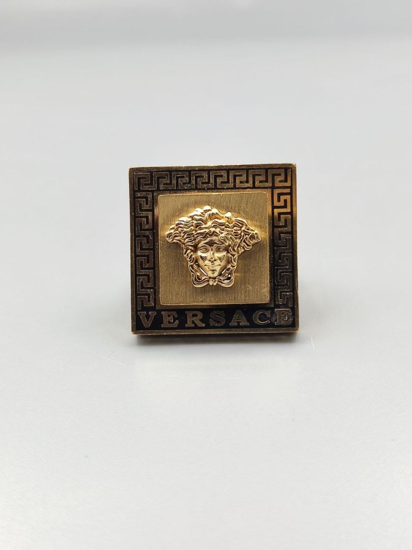 انگشتر ورساچه